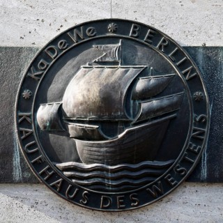 Emblem on the façade next to the KaDeWe main entrance, Kaufhaus des Westens, Tauentzienstraße,