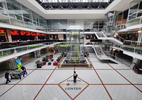 Europa-Center, shopping center, western courtyard with Bernard Gitton's flowing time clock,