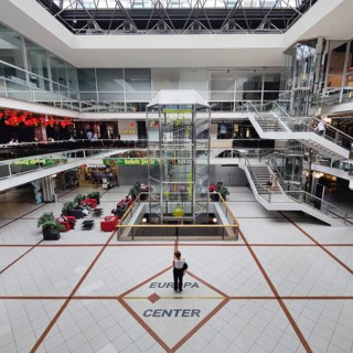 Europa-Center, shopping center, western courtyard with Bernard Gitton's flowing time clock,