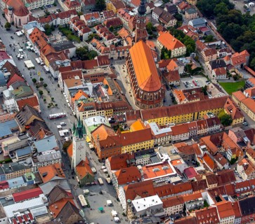Basilica St. Jakob, gothic hall church, city tower at Theresienplatz, Straubing, East Bavaria,