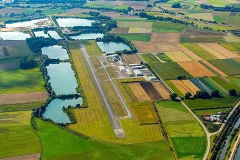 Straubing airfield, EDMS, Flugplatz Straubing-Wallmühle GmbH, commercial airfield, runway, runway,