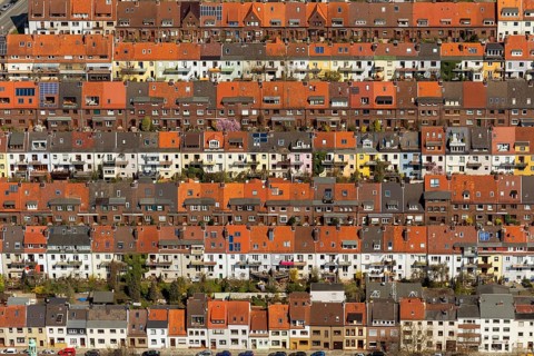 Rows of houses in the Findorff district, rented flats, multi-storey flats, red tiled roofs, attic