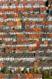 Rows of houses in the Findorff district, rented flats, multi-storey flats, red tiled roofs, attic