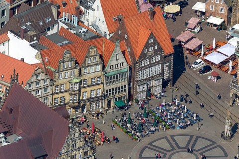 Hanseatic cross in front of the Bremen Roland on the market square of Bremen in front of the town