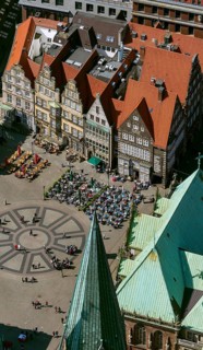 Hanseatic cross in front of the Bremen Roland on the market square of Bremen in front of the town
