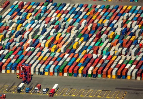 Straddle carrier, container transporter, container port Hamburg, CTA, Container Terminal