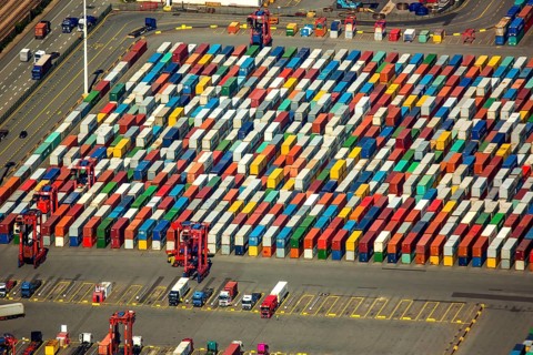 Straddle carrier, container transporter, container port Hamburg, CTA, Container Terminal