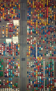 Straddle carrier, container transporter, container port Hamburg, CTA, Container Terminal