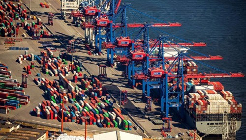 Container loading, container gantry cranes, container cranes, container ship, container freighter,