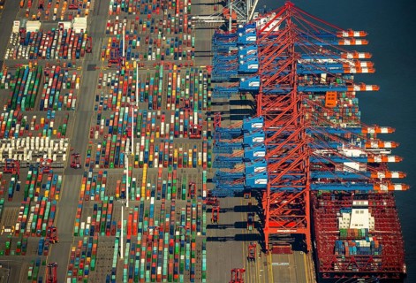 Container loading, container gantry cranes, container cranes, container ship, container freighter,