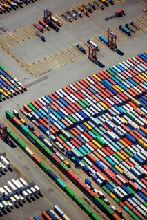Straddle carrier, container transporter, container port Hamburg, CTA, Container Terminal