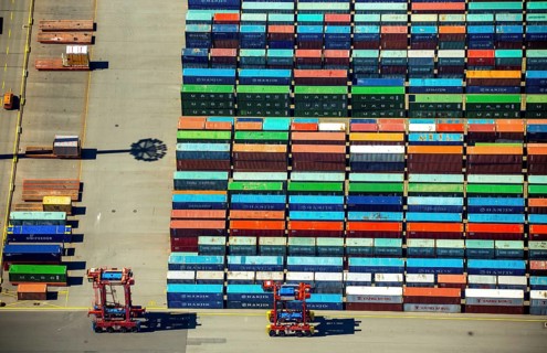 Straddle carrier, container transporter, container port Hamburg, CTA, Container Terminal