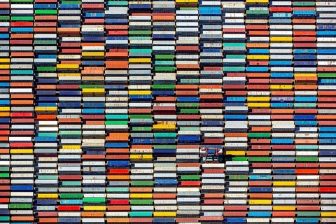 Straddle carrier, container transporter, container port Hamburg, CTA, Container Terminal