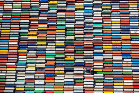 Straddle carrier, container transporter, container port Hamburg, CTA, Container Terminal