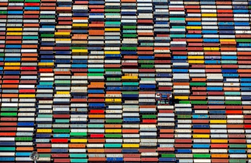 Straddle carrier, container transporter, container port Hamburg, CTA, Container Terminal