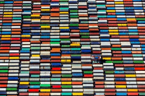 Straddle carrier, container transporter, container port Hamburg, CTA, Container Terminal