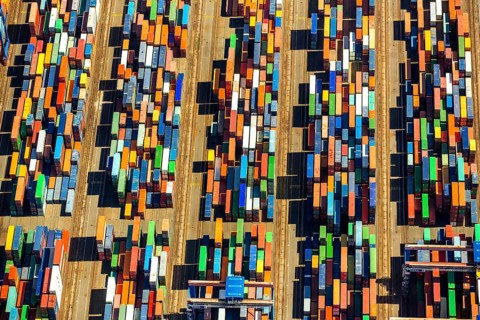Straddle carrier, container transporter, container port Hamburg, CTA, Container Terminal