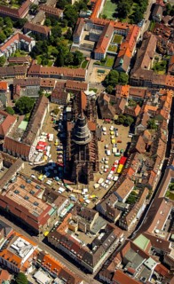 Freiburg Minster with market square, Freiburg im Breisgau, Breisgau, Baden-Württemberg, Germany,