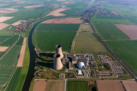 Nuclear power plant Grohnde, nuclear power plant, nuclear power plant on the Weser, cooling towers,