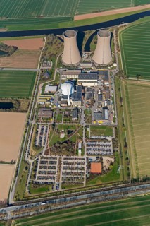 Nuclear power plant Grohnde, nuclear power plant, nuclear power plant on the Weser, cooling towers,