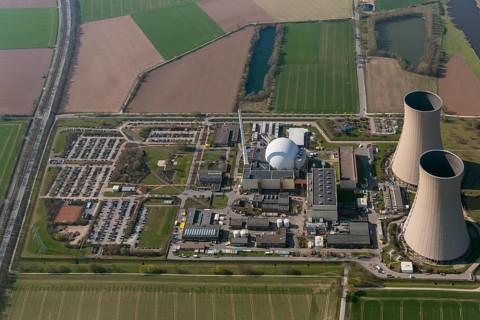 Nuclear power plant Grohnde, nuclear power plant, nuclear power plant on the Weser, cooling towers,