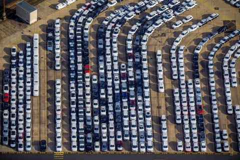 UniKai shipping of cars and lorries to Africa, car queues, car dump, cargo vehicles, new vehicles,