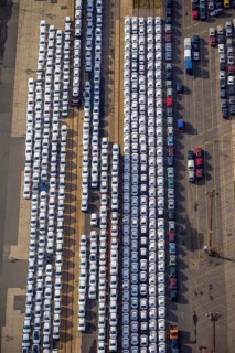 UniKai shipping of cars and lorries to Africa, car queues, car dump, cargo vehicles, new vehicles,