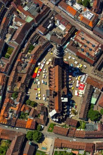 Freiburg Minster with market square, Freiburg im Breisgau, Breisgau, Baden-Württemberg, Germany,