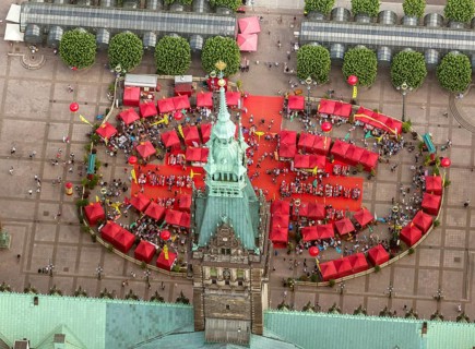 Hamburg City Hall, The Parliament of the Free and Hanseatic City of Hamburg, red pavilions in front