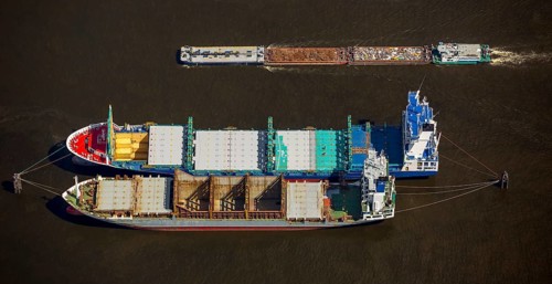 Bulk carrier lying in the harbour of Hamburg, Hamburg harbour, Elbe, Hamburg, Free and Hanseatic