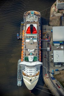 Cruise terminal, Unilever House cruise ship Queen Mary 2, Hamburg harbour, Elbe, Hamburg, Free and