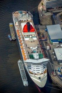 Cruise terminal, Unilever House cruise ship Queen Mary 2, Hamburg harbour, Elbe, Hamburg, Free and
