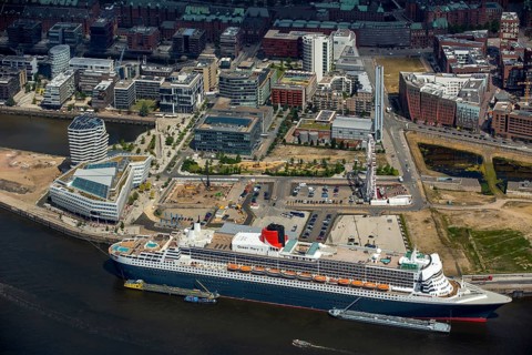 Cruise terminal, Unilever House cruise ship Queen Mary 2, Hamburg harbour, Elbe, Hamburg, Free and