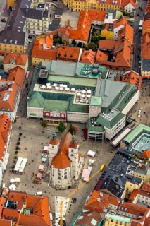 Church Neupfarrpplatz Regensburg with Kaufhof Galeria Neupfarrplatz, Regensburg, independent city