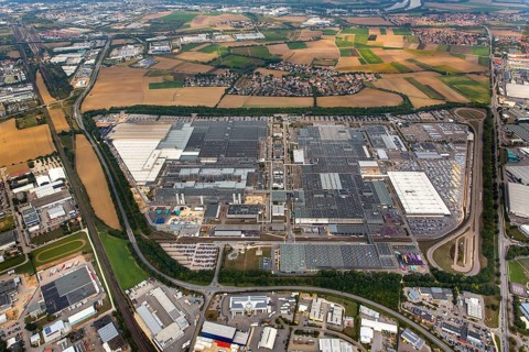 BMW plant regensburg, automotive plant, car factory, Bayrische Motorenwerke Fabrik Regensburg,