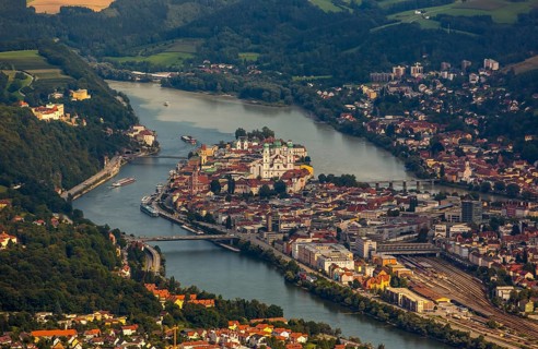 Confluence of the three rivers Danube, Inn and Ilz, Passau, independent university town in the
