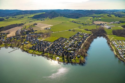 Aerial view, settlement An der Hespe, shore reservoir Sorpesee, Amecke, Sundern, Sauerland, North