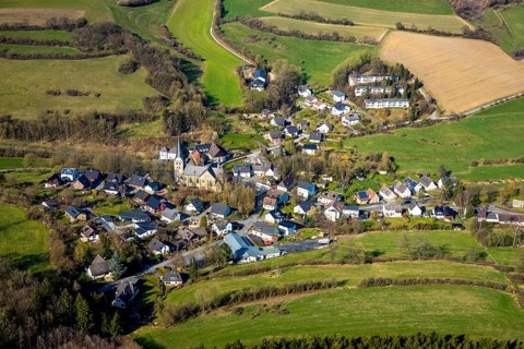 Aerial view, overview Enkhausen, Catholic parish church St.. Laurentius, heritage-protected church