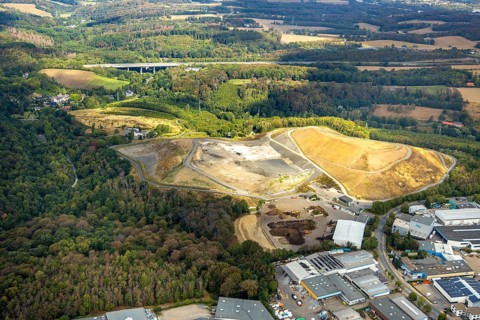 Aerial view, overburden dump Zechenweg, Hefel, industrial area Röbbeck, Stahlstraße, Röbbeck,
