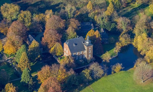 Aerial view, moated castle house flat, Möllen, Voerde, Ruhr area, North Rhine-Westphalia, Germany,