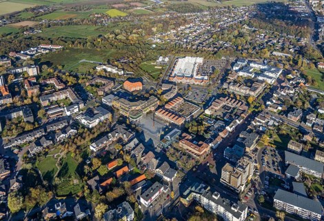 Aerial photo, town hall Voerde, town hall square, Hotel Niederrhein, Senioren-Park carpe diem