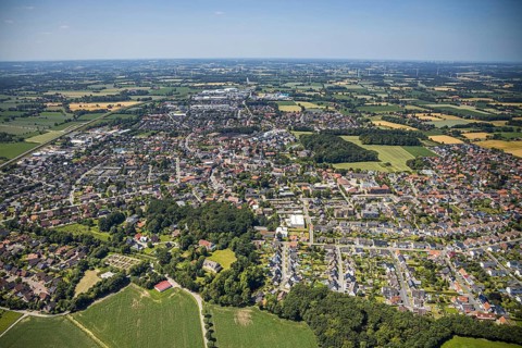 Aerial view, view of the town, Schwesternbusch forest, St. Dionysius Catholic Church, St. Francis