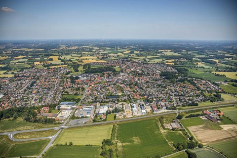 Aerial view, view of the town, Gildestraße industrial estate, Schwesternbusch woodland, St