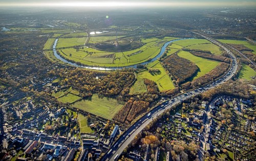 Aerial view, Styrumer Ruhrbogen, Ruhrwiesen, landfill Kolkerhofweg, city triangle