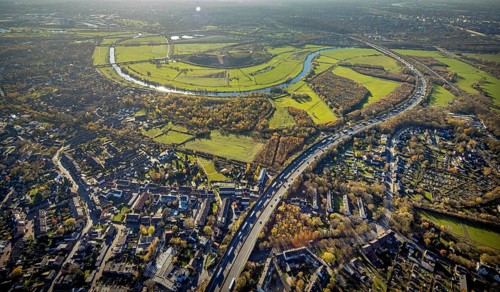 Aerial view, Styrumer Ruhrbogen, Ruhrwiesen, landfill Kolkerhofweg, city triangle