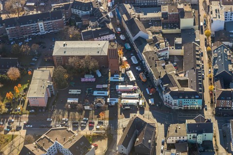 Aerial view, catholic church St. Clemens, big market, market stalls, Sterkrade Mitte, Oberhausen,