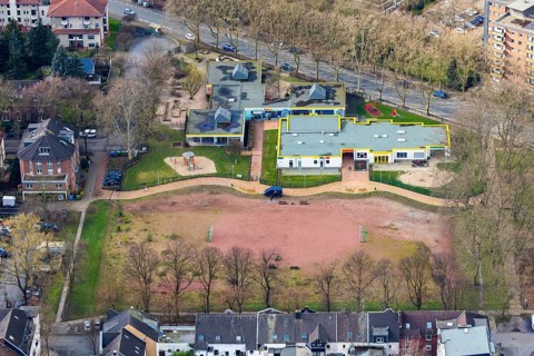 Aerial view, Municipal day care centre Villa Kunterbunt, with extension II, John-Lennon-Platz,