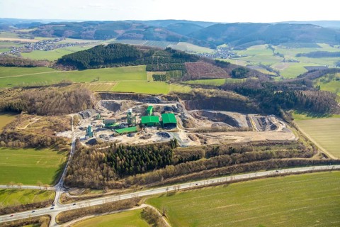 Aerial photo, Rudolf Hilgenroth Straßenbaustoffe und Transportbeton, quarry, Sundern, Sauerland,