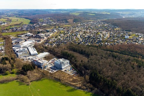 Aerial view, industrial estate Belecke-West, Max-Planck-Straße, view of Belecke, Warstein, North
