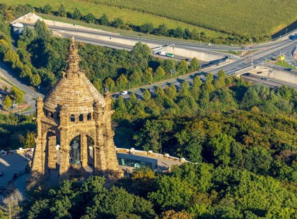 Aerial photograph, Kaiser Wilhelm Monument, Barkhausen, Porta Westfalica, OWL, Ostwestfalen-Lippe,